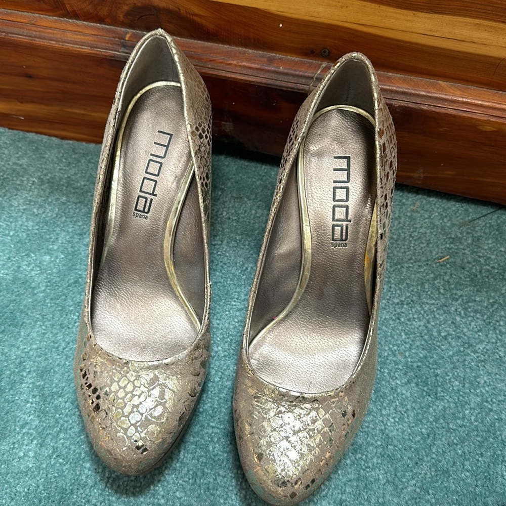 Moda Spana Gold Heels - Picture 4 of 6